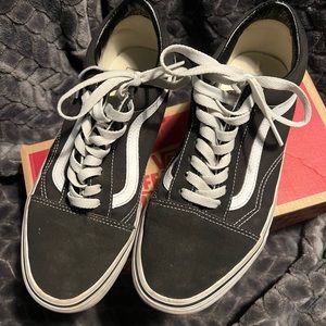 Old Skool black and white vans size 8 men’s, 9.5 women’s